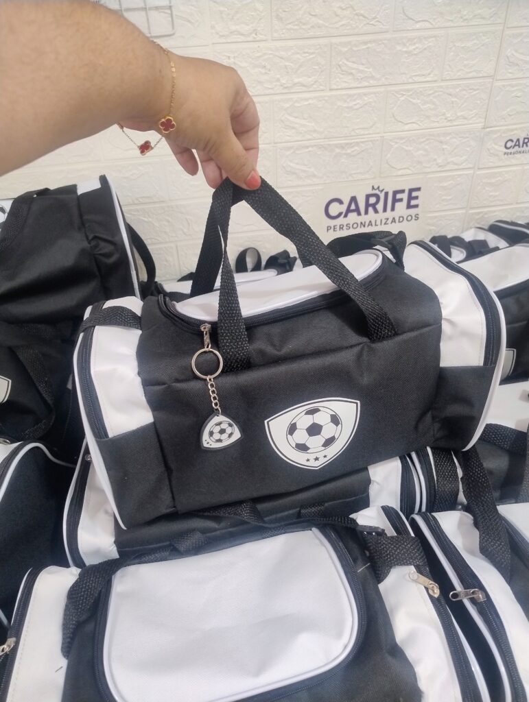 lembrancinha  tema futebol mala personalizada